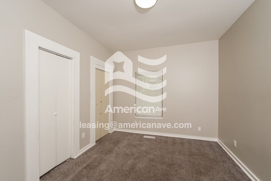 Building Photo - 8109 1st Ave S