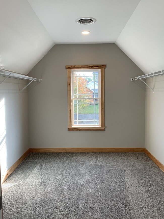 Building Photo - Gorgeous 3 bed, 2.5 bath single family hom...