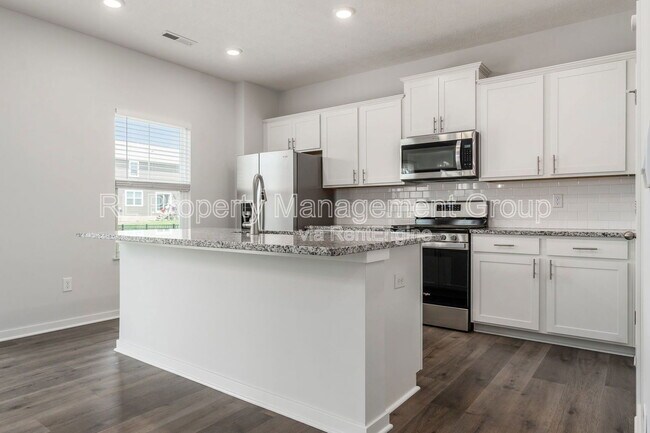 Building Photo - 214 Sterndale Dr