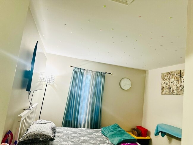 Building Photo - 225 Port Royal Cir