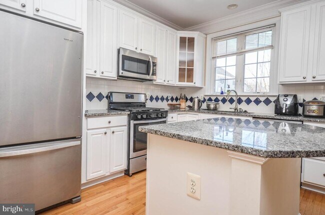 Building Photo - 307 Ridgemont Ave