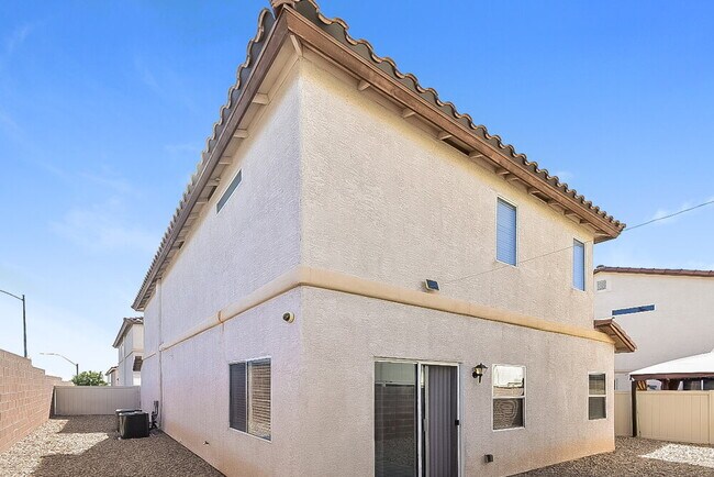 Building Photo - 10348 Faustine Ave