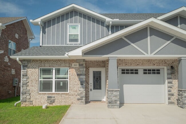 Primary Photo - Brand New 2-Bed/3-Bath Townhouse in Joplin...