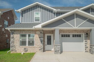Building Photo - Brand New 2-Bed/3-Bath Townhouse in Joplin...