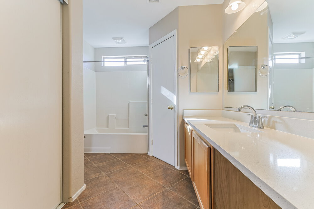 Building Photo - 1190 S Red Rock Ct