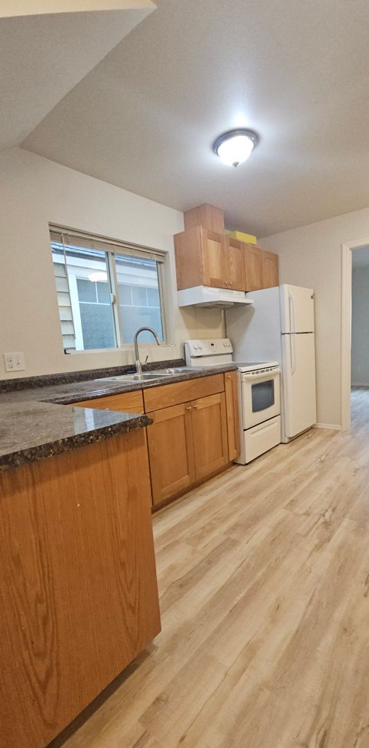 Building Photo - Newly Renovated Duplex in CID