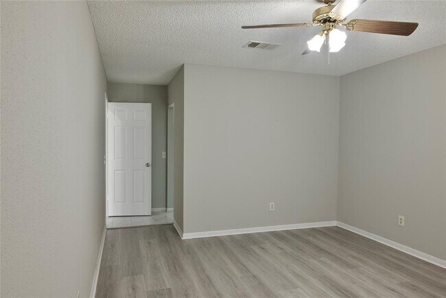 Building Photo - 3418 Green Fields Dr