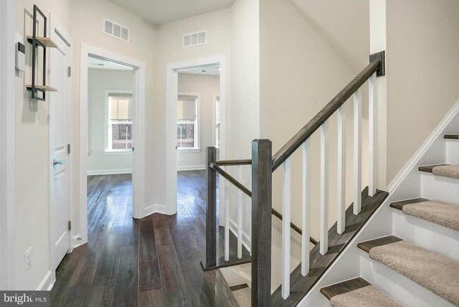 Building Photo - 6725 24th Ct N