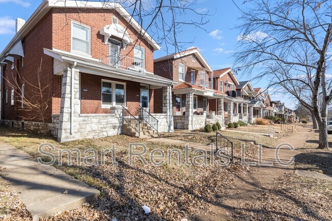 Building Photo - 5065 Lindenwood Ave