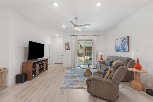 Building Photo - 2833 Applewood Wy