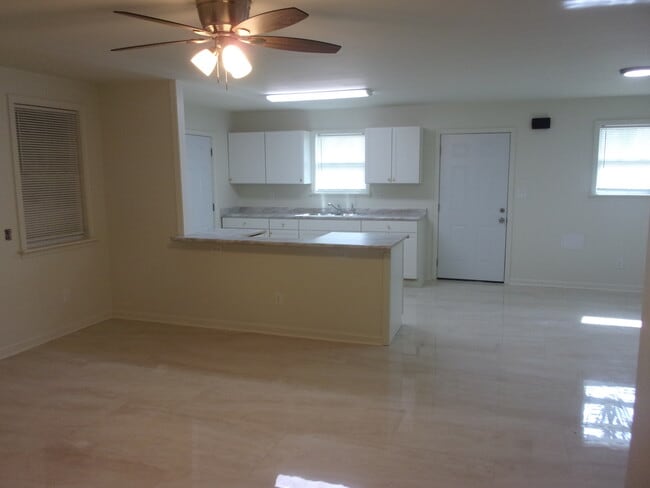 Building Photo - 2796 Flora Ave