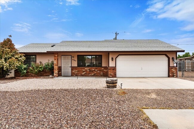 Primary Photo - 3795 N Navajo Dr