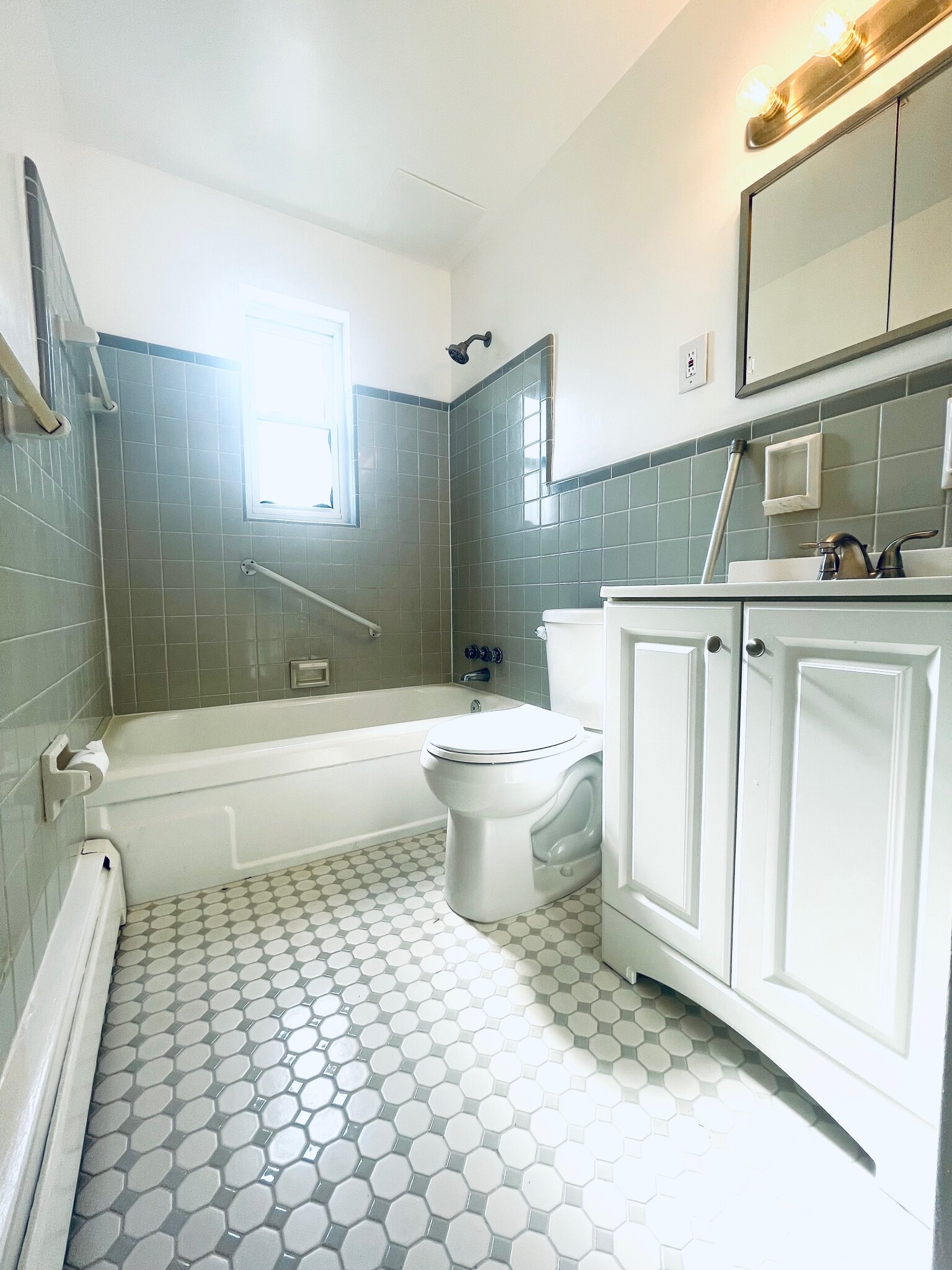 Building Photo - 7803 Lake Ave