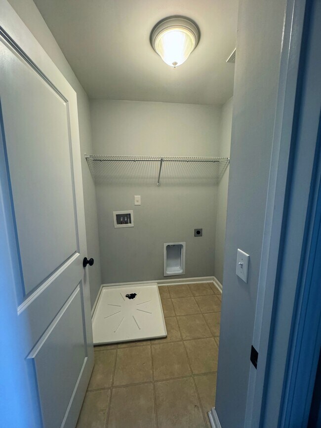Building Photo - 1545 Oldenburg Dr