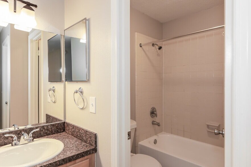 Building Photo - 8164 Fort Chiswell Trail