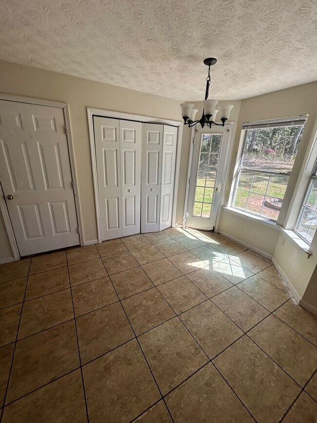 Building Photo - 9 Evan Ct