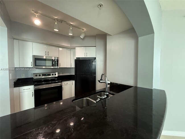 Building Photo - 9201 Collins Ave