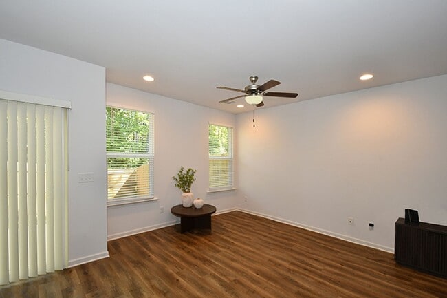 Building Photo - 2046 McDonald Dr