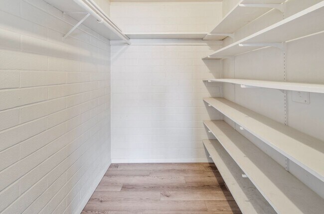 Building Photo - Recent Remodel on Lee Street!