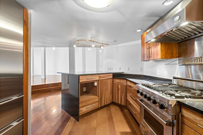 Building Photo - 299 Pavonia Ave
