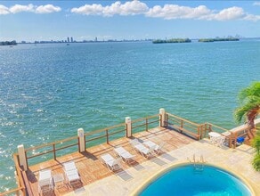 Building Photo - 7845 NE Bayshore Ct