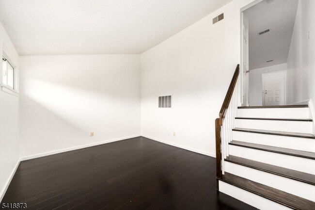 Building Photo - 11 Colton Cir