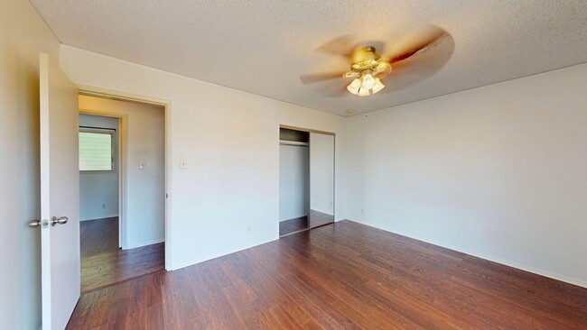 Building Photo - Three-Bedroom Duplex in Aiea.  Pet-Friendl...