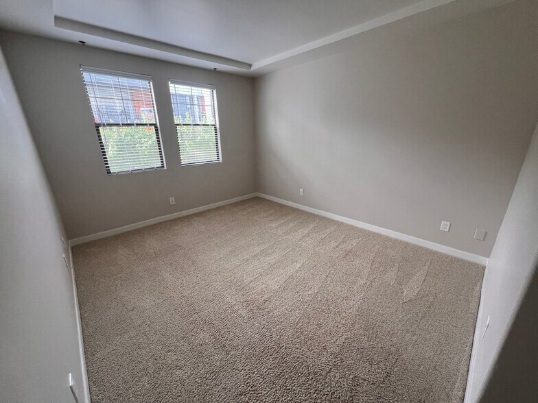 Building Photo - 4623 Willis Ave