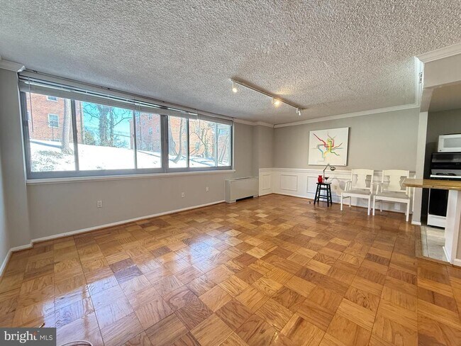 Building Photo - 5353 Columbia Pike