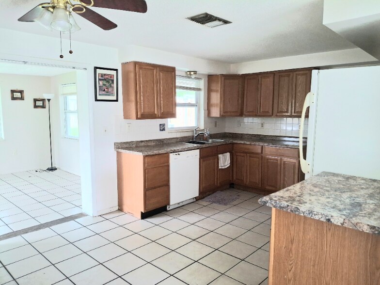Building Photo - 1633 Doubloon Dr