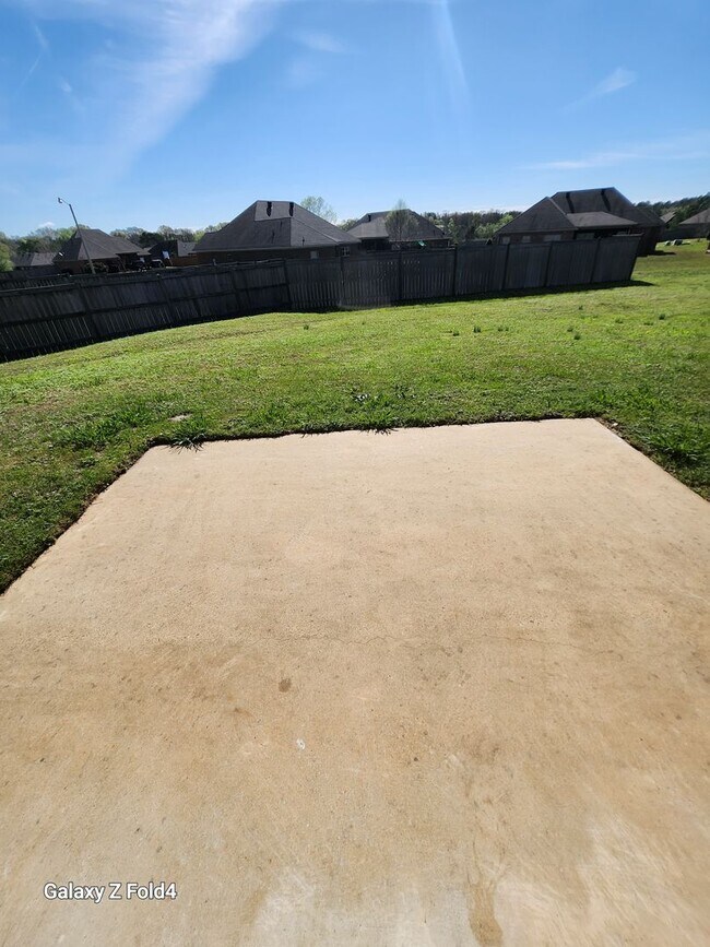 Building Photo - New Listing in Madison