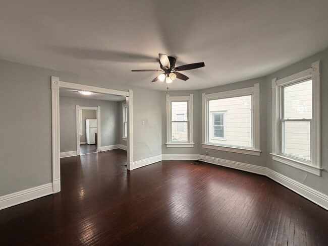 Building Photo - Modern Spacious 2+ Bedroom Lower Unit