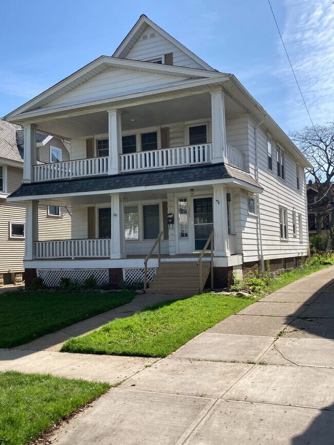 Building Photo - 1285 W 105th St