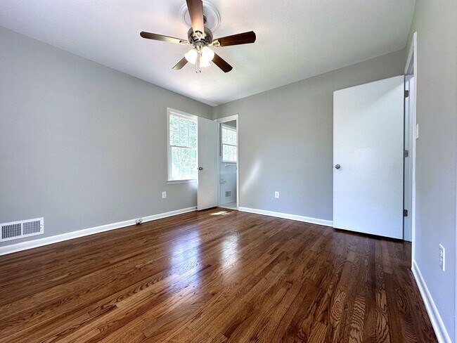 Building Photo - Pre-Leasing for August!