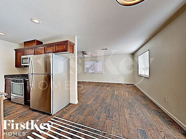 Building Photo - 2045 Houdini St