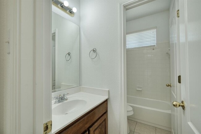 Building Photo - 2403 Vestavia Ridge Ln