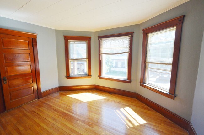 Building Photo - 53 Forest St