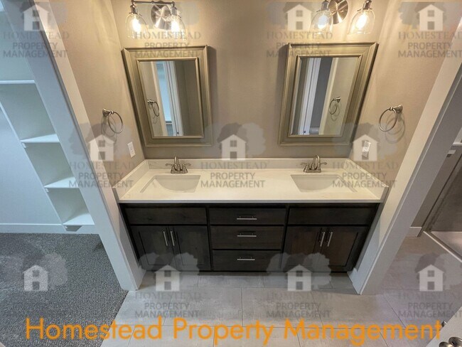 Building Photo - A HOME FOR THOSE WITH DISCERNING TASTE!