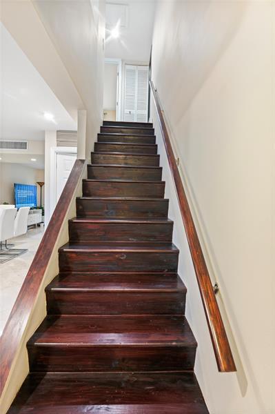 Building Photo - 811 W Oakland Park Blvd