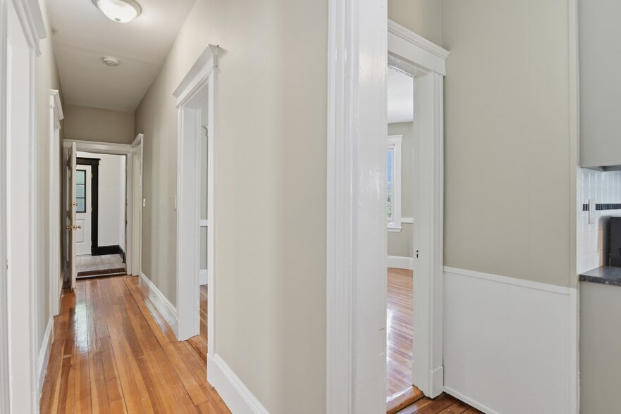 Building Photo - 422 Trapelo Rd