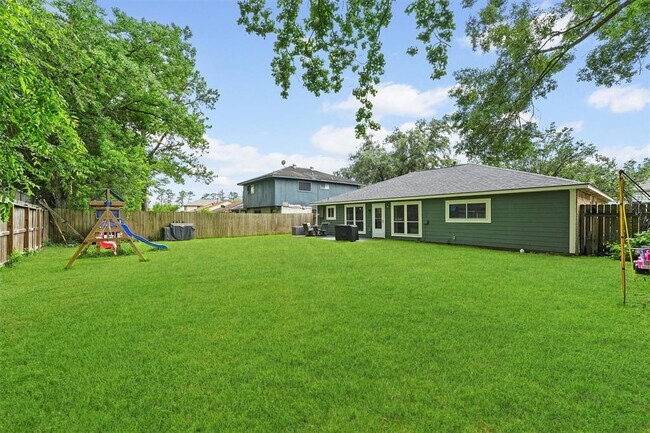 Building Photo - 16906 Rolling Acres Dr