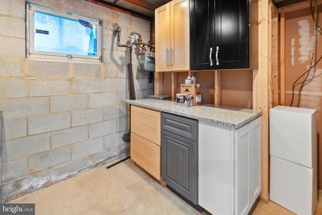 Building Photo - 14402 Woodcrest Dr