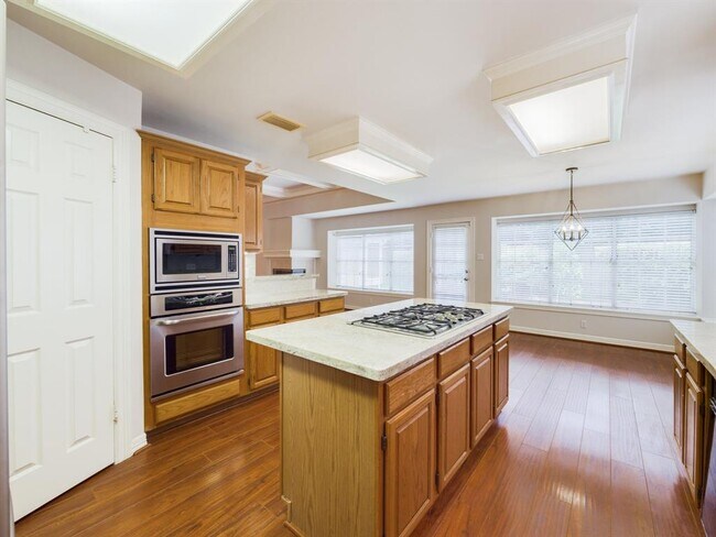 Building Photo - 14211 Woodville Gardens Dr