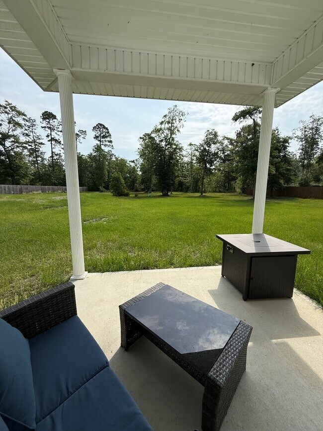 Building Photo - MOVE IN SPECIAL $400.00 OFF FIRST MONTH RE...