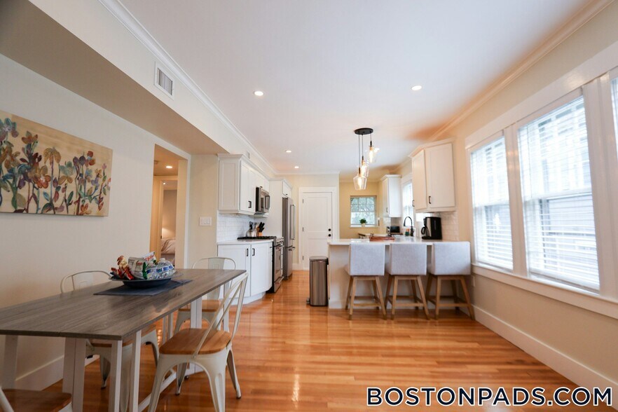 Building Photo - 247 Savin Hill Ave