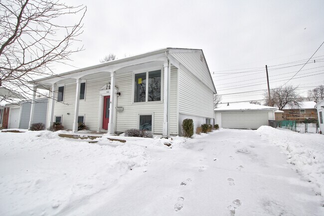 Building Photo - 312 Hickory Ave