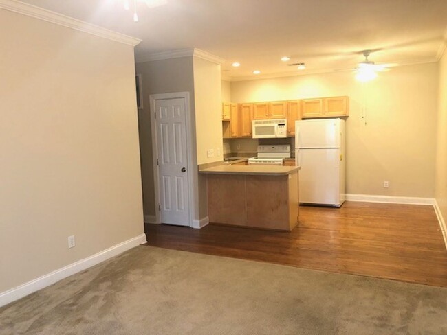 Building Photo - 2 Bedroom 2 Bath Condo in Radcliffe Place ...