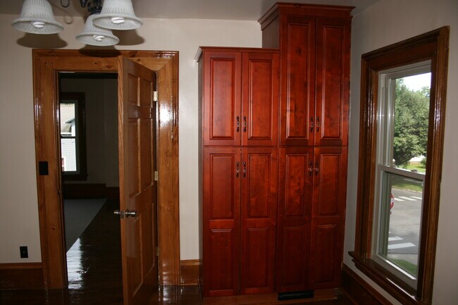 Building Photo - 196 Bristol St