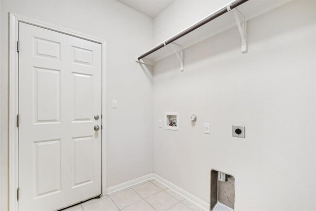 Building Photo - 2244 Hilltop Climb Dr