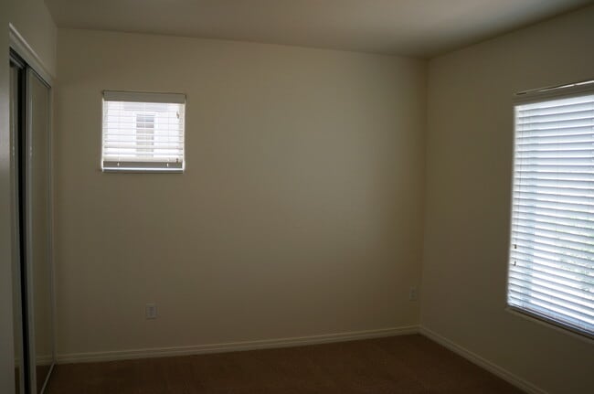 Building Photo - BEAUTIFUL SOUTH LAS VEGAS HOME IN A QUIET ...